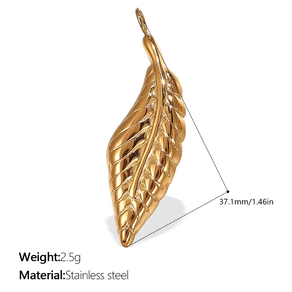 A Variety of Geometric Stainless Steel Pendants with Red Chili Leaves and Four-Leaf Clovers That Do Not Fade and Are Gold-Plated